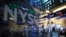 2026년 5월 5일, 미국 뉴욕 증권거래소(NYSE) 객장에서 중개인들이 업무를 보고 있다.