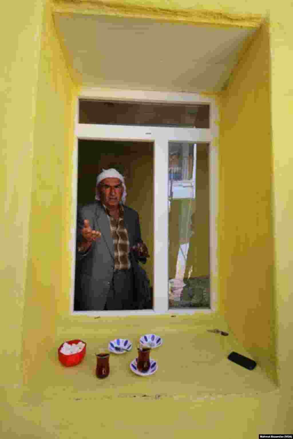 Sur'da geçen yılki sokağa çıkma yasağından sonra istimlak edilen evlerden tahliyeler&nbsp;