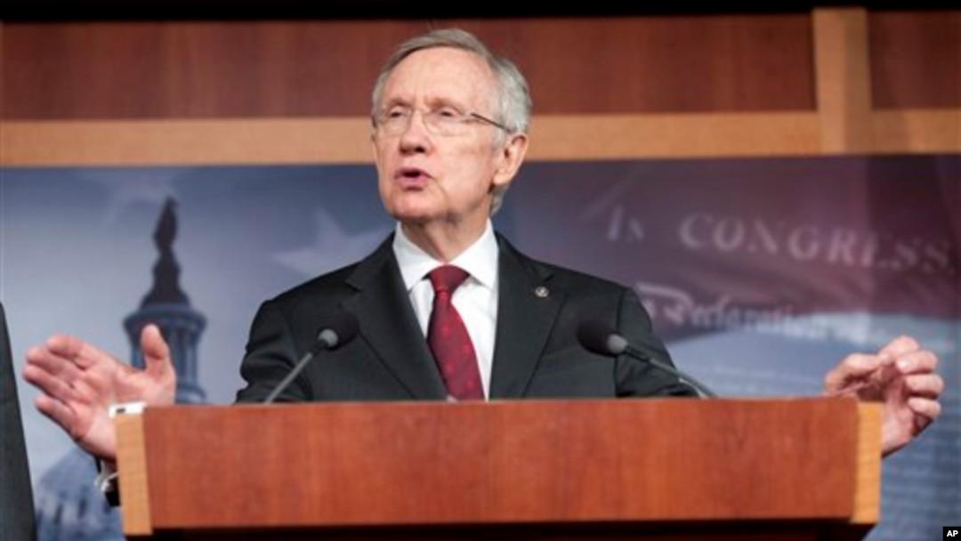 Ketua mayoritas Senat Harry Reid (Fraksi Demokrat). Meski jajak pendapat menunjukkan dukungan besar rakyat bagi peraturan pembelian senjata baru dan pembatasannya, belum jelas apakah semua RUU yang diusulkan Senat disetujui DPR dan Kongres (foto: dok).
