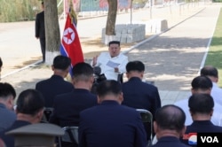 지난달 31일 김정은 북한 국무위원장이 함경남도 함주군 지방공업공장건설현장을 방문해 현황을 살폈다며 북한 관영매체 조선중앙통신이 2일 보도했다. (사진출처: 조선중앙통신)