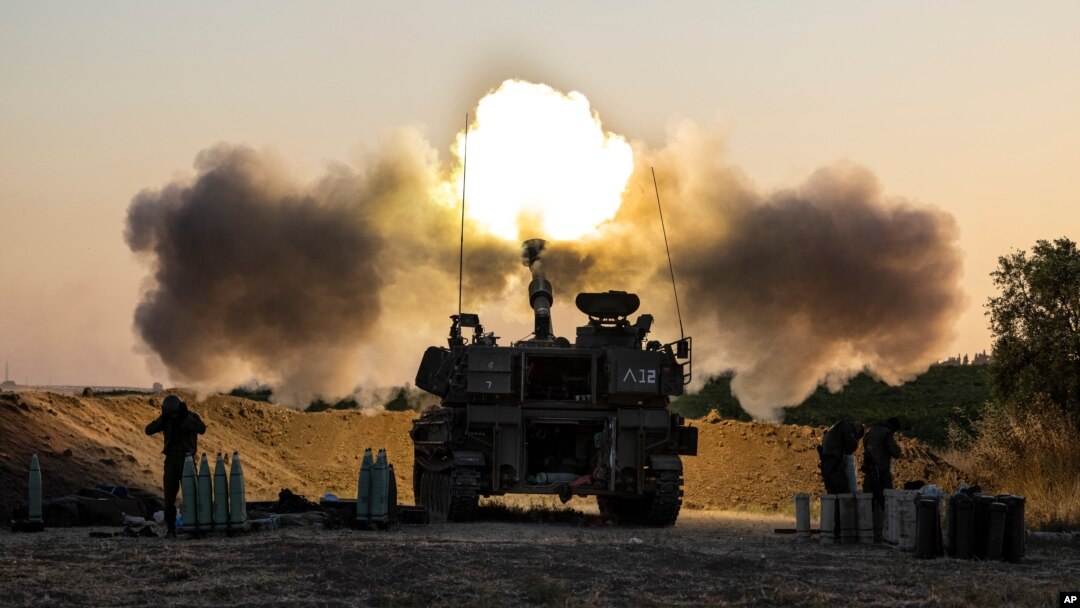 Militer Israel menembakkan artileri dekat perbatasan dengan Jalur Gaza Rabu (19/5). Israel dan Hamas hari Kamis (20/5) menyepakati gencatan senjata di Gaza mulai Jumat (21/5) jam 2 dini hari. 