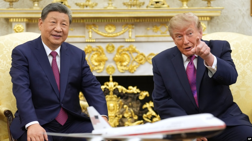 特朗普总统与中国国家主席习近平在白宫椭圆形办公室举行会谈。(2026年9月24日)