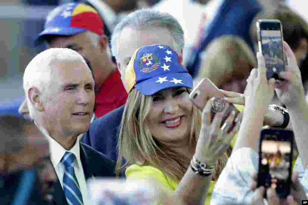 مایک پنس معاون رئیس جمهوری آمریکا که به میامی سفر کرده با گروهی از ناراضیان ونزوئلایی دیدار کرد. قرار است آمریکا کمک های درمانی برای مردم این کشور بفرستد.&nbsp;