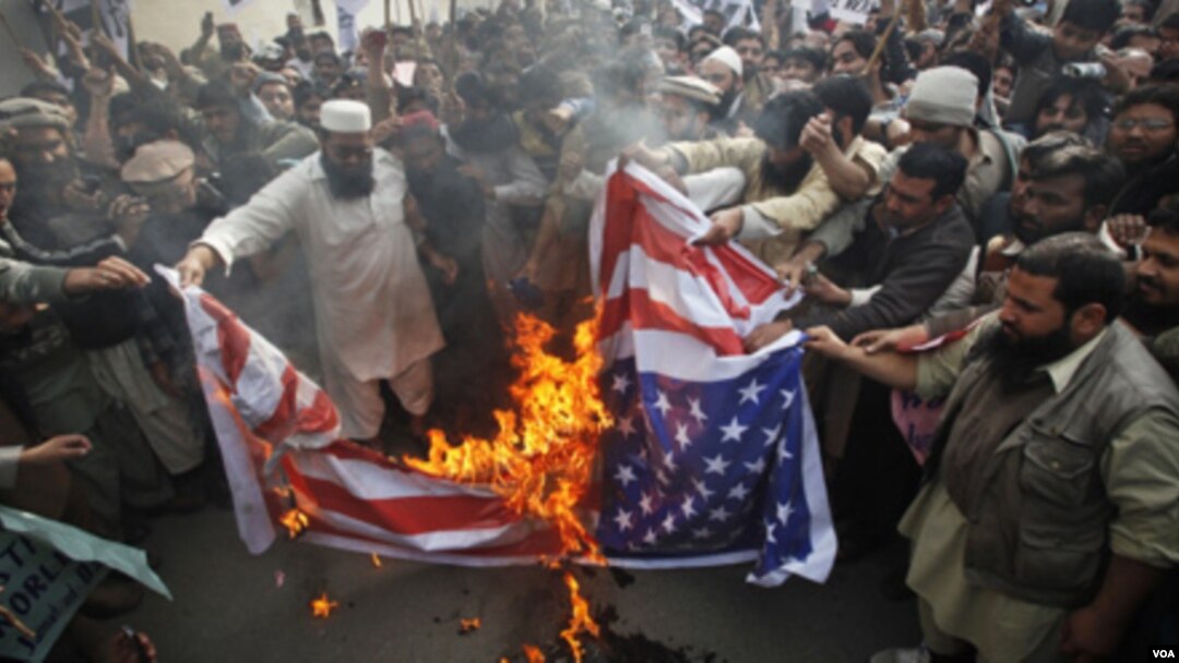Protes anti-Amerika di Lahore akibat desakan pembebasan diplomat Raymond Davis oleh pemerintah AS.