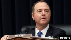 En una audiencia del Comité de Inteligencia de la Cámara Baja, sus nueve miembros republicanos le pidieron la renuncia al demócrata Adam Schiff.