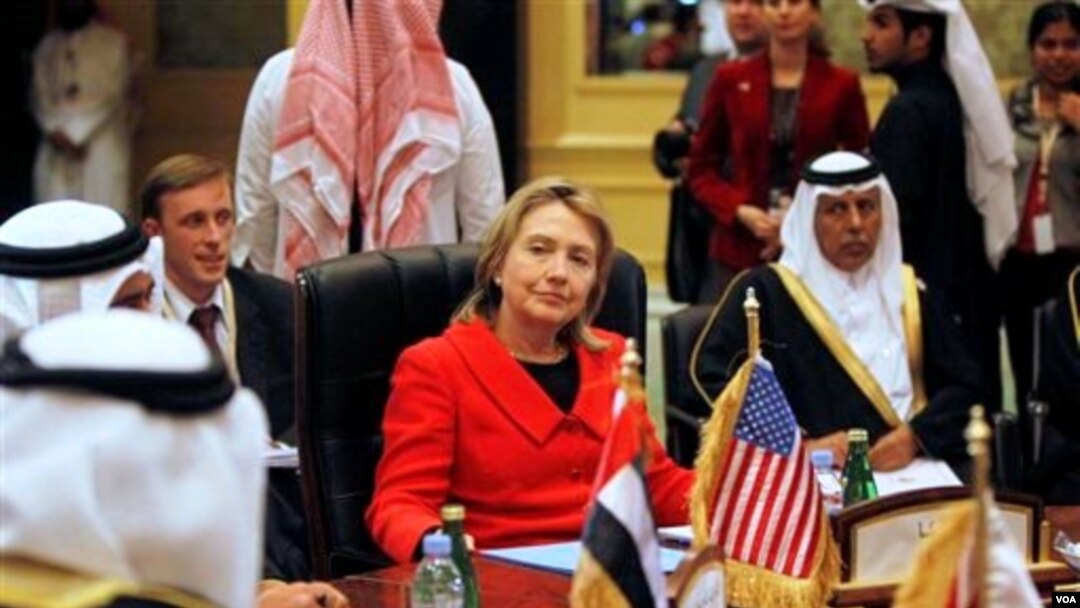 Menteri Luar Negeri Amerika Hillary Clinton tiba di Qatar, Rabu, 12 Januari 2010.