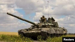 Một chiếc xe tăng của quân Nga trong khu vực Zaporizhzhia do Nga kiểm soát, Ukraine, ngày 23 tháng 7 năm 2022.