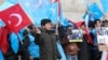 Sejumlah warga etnik Uighur yang tinggal di Turki menggelar unjuk rasa di Ankara, Turki, 5 Februari 2020, untuk memperingati kerusuhan etnis berdarah pada 1007 di Gulja, Wilayah Otonomi Xinjiang Uighur.