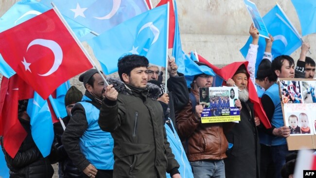 流亡土耳其的新疆维吾尔人2020年2月5日在首都安卡拉集会，抗议中国在新疆的镇压行为。
