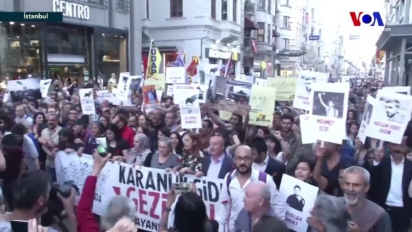 Melih Gökçek, Gezinin kitap okuyan adamına tazminat ödeyecek Melih Gökçek, Gezinin kitap okuyan adamına tazminat ödeyecek