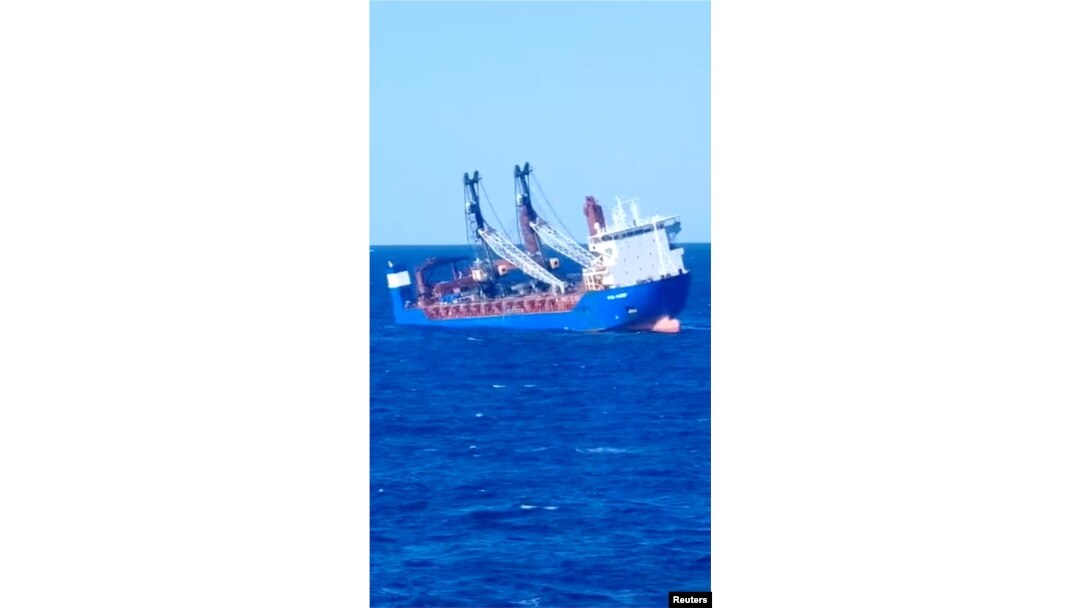 Kapal kargo Rusia Ursa Major, yang menurut Kementerian Luar Negeri Rusia tenggelam di Laut Mediterania antara Spanyol dan Aljazair setelah terjadi ledakan di ruang mesinnya, 23 Desember 2024. (Sosmed via REUTERS)