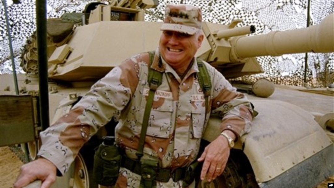 El general Norman Schwarzkopf, quien comandó la coalición internacional que expulsó a Saddam Hussein de Kuwait en 1991, murió este jueves a la edad de 78 años.