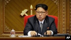 Pemimpin Korea Utara Kim Jong-un dalam kongres partai di Pyongyang, Mei 2016.