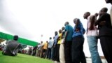 Abantu batonze umurongo kugira batore ku murwa mukuru wa Kenya, Nairobi