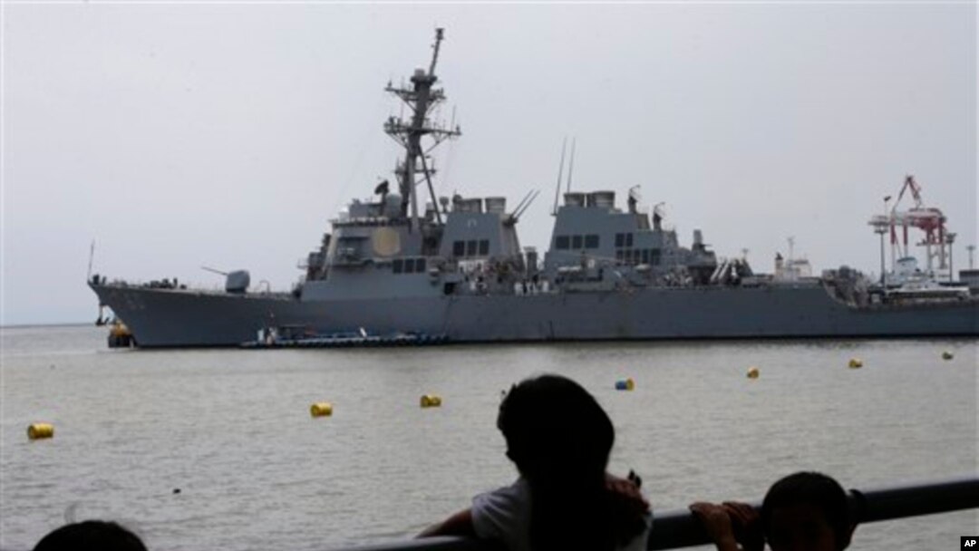USS Paul Hamilton terlihat di perairan Filipina (foto: dok).