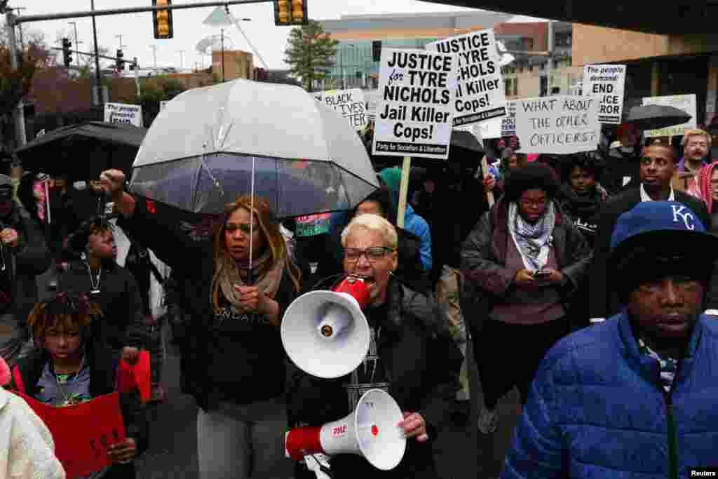 Protestos após a divulgação de vídeos mostrando agentes da Polícia de Memphis a bater em Tyre Nichols, em Memphis, Tennessee. 28 janeiro, 2023