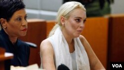 Lohan fue llevada nuevamente a prisión por incumplir sus horas de servicio obligatorio en un refugio para mujeres.