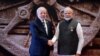 El Primer Ministro indio, Narendra Modi, (i) y el presidente de Brasil, Luiz Inácio Lula da Silva, se saludan en el centro de convenciones Bharat Mandapam para la Cumbre del G20 en Nueva Delhi, India, el sábado 9 de septiembre de 2023. Evan Vucci/vía REUTERS