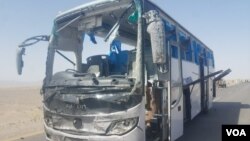 Sebuah bus yang membawa pekerja Cina di Kabupaten Chagai, Provinsi Balochistan, Pakistan barat daya, diserang oleh pelaku bom bunuh diri, 11 Agustus 2018.