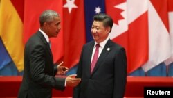 Presiden China Xi Jinping (kanan) dan Presiden AS Barack Obama pada KTT G20 Summit di Hangzhou, Zhejiang, China, Minggu (4/9). 