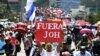 En la foto de archivo del 6 de agosto de 2019, cientos de personas participan en una protesta para exigir la renuncia del presidente hondureño, Juan Orlando Hernández, por sus presuntos vínculos con el narcotráfico, en Tegucigalpa.