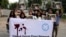 2015年4月25日，女权活动家马赫穆德在卡拉奇被枪手暗杀。一些社会团体成员在拉合尔举行集会，谴责这一暴行。