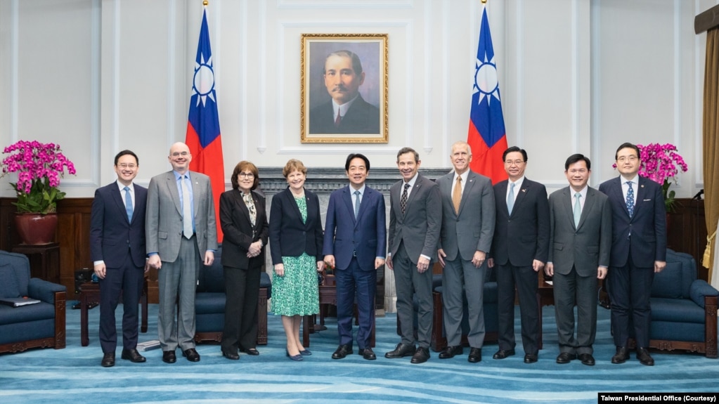 台灣總統賴清德會見美國參議院外交委員會民主黨首席成員沙欣(Jeanne Shaheen)和共和黨參議員匡希恆(John Curtis)所率跨黨派代表團。 (2026年3月30日)