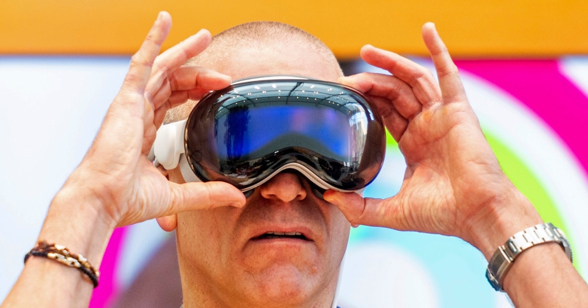 Face Computer Apple: Vision Pro Headset Enables ‘Spatial Computing’