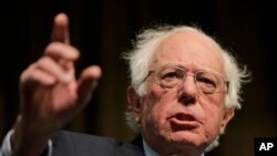 El senador Bernie Sanders propone eliminar el seguro de salud privado en EE.UU. y sustituirlo con "Medicare para todos".