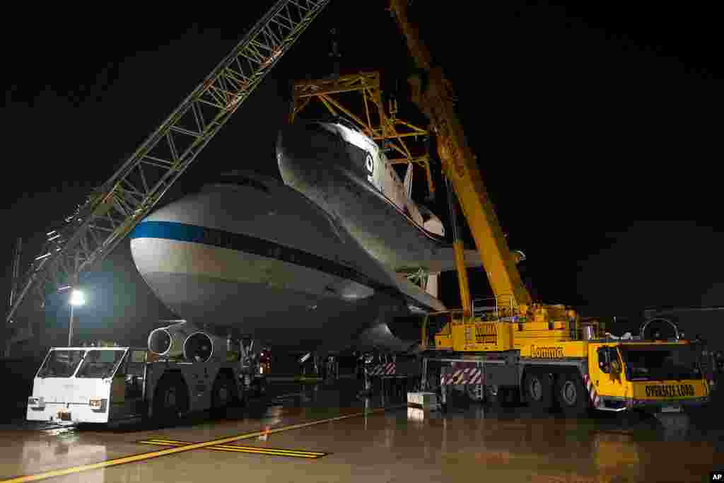 NASA 747 Shuttle Carrier Aircraft with the space shuttle Discovery mated on top rolls into position for demating at Washington Dulles International Airport in Sterling, Virginia, April 18, 2012. (NASA/Bill Ingalls)