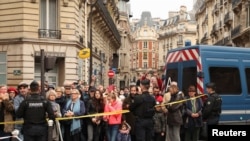 La presencia policial en la marcha contra el antisemitismo, en París, el 12 de noviembre de 2023