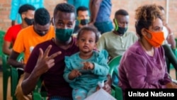 Refugees and asylum-seekers evacuated from Libya receive their first doses of a COVID-19 vaccine at the Emergency Transit Mechanism center in Gashora, Rwanda. (© UNHCR/Plaisir Muzogeye) 