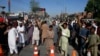 بازداشت عمران خان، نخست وزیر پیشین پاکستان؛ اعتراضات در لاهور و کراچی 
