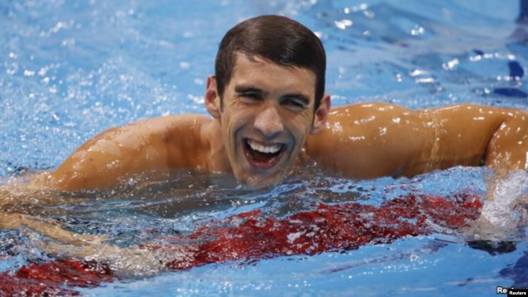 Michael Phelps ha estado entrenando cinco días a la semana y participará en un evento acuático a realizarse a fines de este abril.