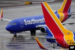 미국 '사우스웨스트 에어라인' 항공기가 애리조나주 피닉스 스카이하버 국제공항에 도착하고 있다. (자료사진)