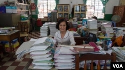 Loeung Sokmenh, Deputy Director of the Tuan Hoa school in Phnom Penh, June 9, 2015. (Photo: N. Vannarin / VOA)