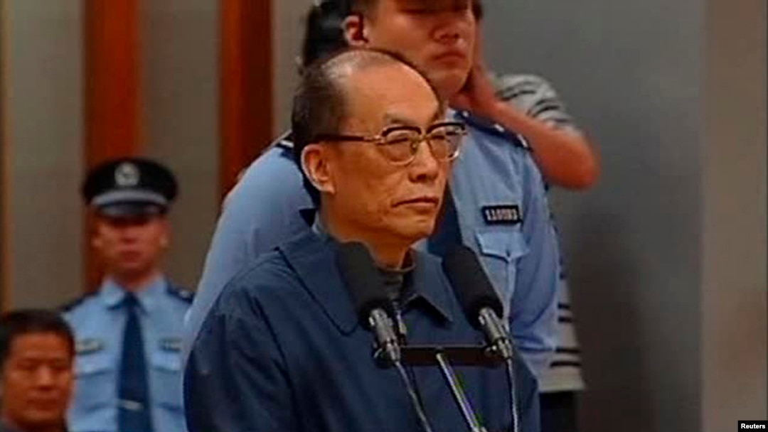 Mantan Menteri urusan Kereta Api China, Liu Zhijun, hadir dalam sidang terkait kasus suap dan penyalahgunaan wewenang di sebuah pengadilan di Beijing, China (9/6).