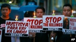 Protesters hold placards in a candlelight protest against what they say are extrajudicial killings in President Rodrigo Duterte's "War on Drugs" campaign, in suburban Quezon city, northeast of Manila, Philippines, Oct. 8, 2016. HRW says Duterte had “steamrolled human rights protections and elevated unlawful killings of criminal suspects to a cornerstone of government policy.”