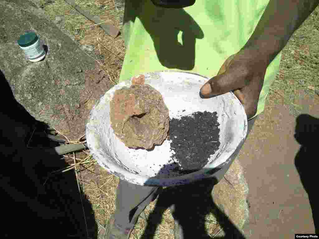 Mud used to hamlets decoration is sourced from nearby areas.