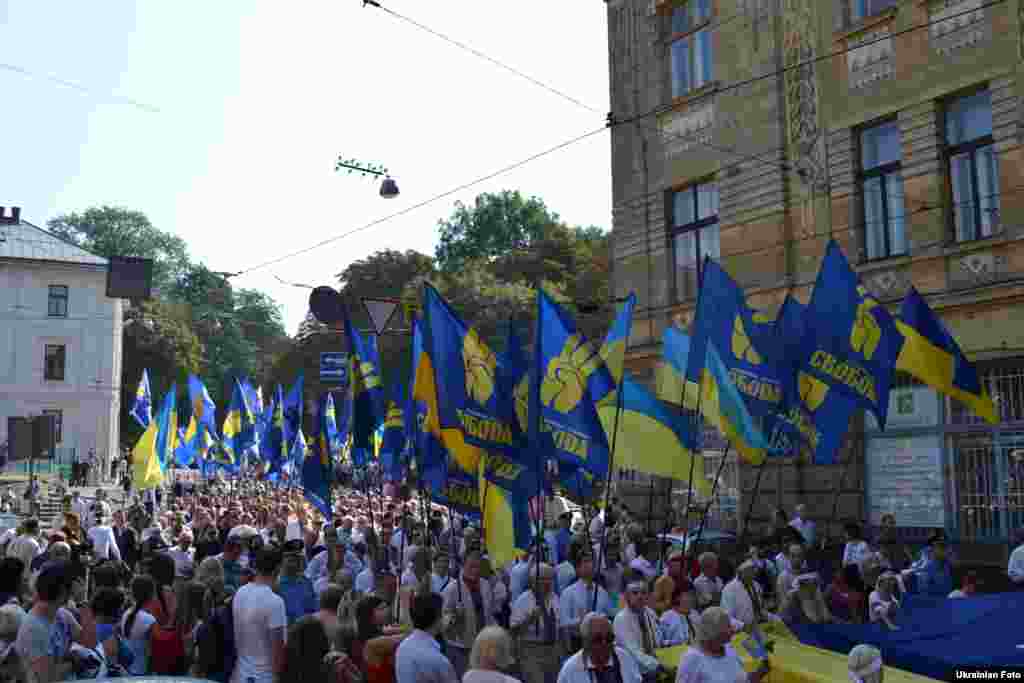 Опозиція провела мітинг-ходу містом на честь Дня незалежності.