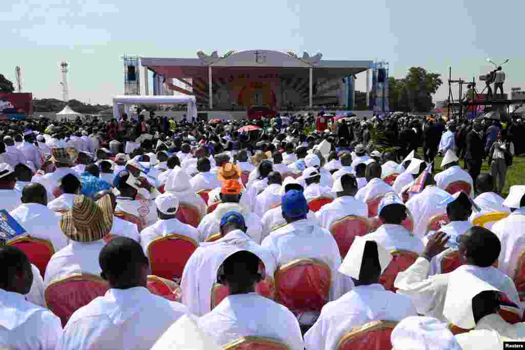 Papa Francis aongoza misa iliyohudhuriwa na karibu watu milioni moja mjini Kinshasa, DRC