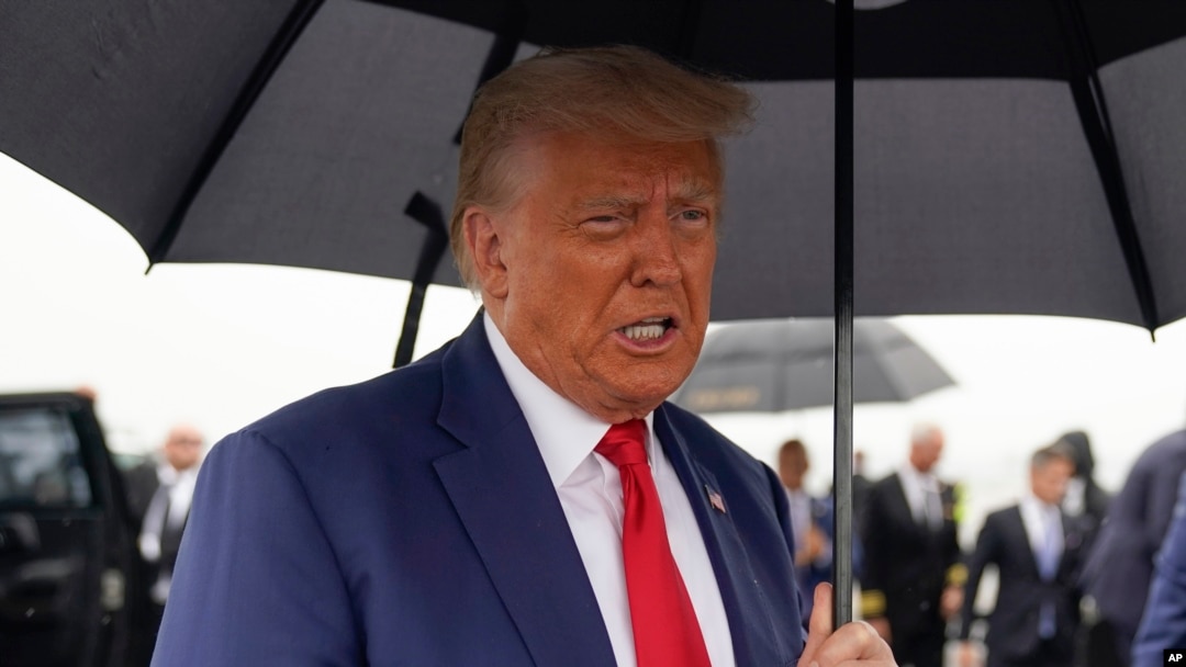 Cựu Tổng thống Donald Trump phát biểu tại Phi trường Ronald Reagan ngày 3/8/2023 sau khi ra tòa vì bị cáo buộc dàn dựng một âm mưu nhằm lật ngược thất bại trong cuộc bầu cử năm 2020.