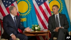 US President Barack Obama meets with Kazakhstan President Nursultan Nazarbayev at the US ambassador’s residence in The Hague, Netherlands, March 25, 2014.