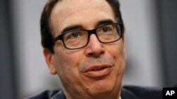 "El petróleo de Venezuela pertenece al pueblo venezolano", dijo el secretario del Tesoro, Steven Mnuchin, en un comunicado.