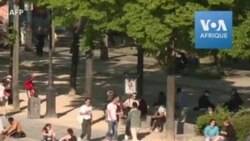 A Paris, au bord du bassin de la Villette, on profite du déconfinement