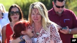 En images : fusillade dans un lycée de Floride