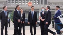 美国国务卿安东尼·布林肯（Antony Blinken）星期四（4月25日）下午搭机抵达北京。（媒体联访照片） 