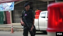 泰国军人在泰国南部的街上巡逻（网页截屏）