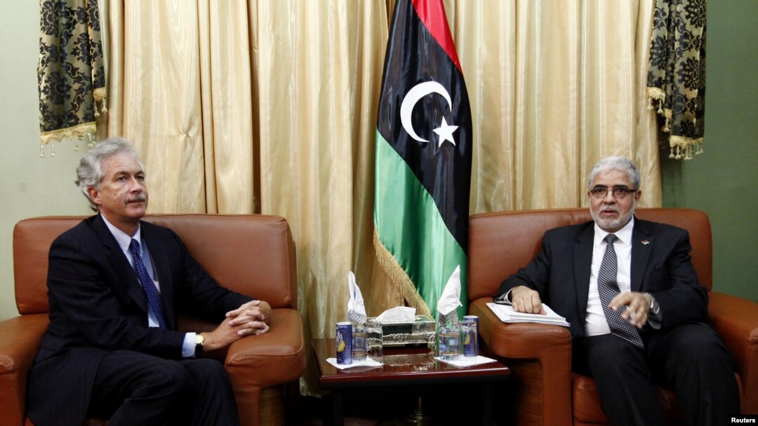 Perdana Menteri Libya Mustafa Abu Shagour (kanan) menerima kunjungan Wakil Menlu AS William Burns di Tripoli, Libya Kamis (20/9). 