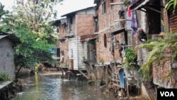 Banyak tempat, bahkan di kota-kota besar di Indonesia yang tidak memiliki akses terhadap air bersih. (Foto: dok).